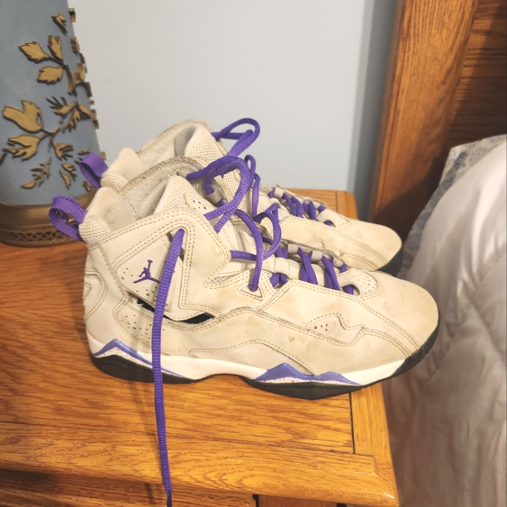 Jordan Kids Sneakers in Cream and Purple